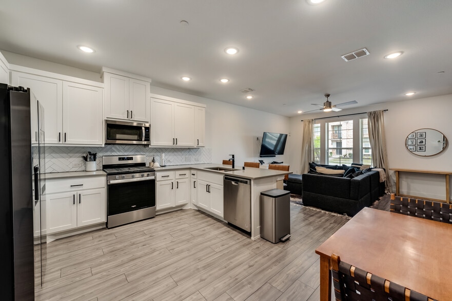 Building Photo - 2514 Barnwood Ln