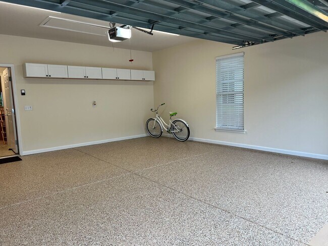 Building Photo - Lovely Furnished Home in The Haven