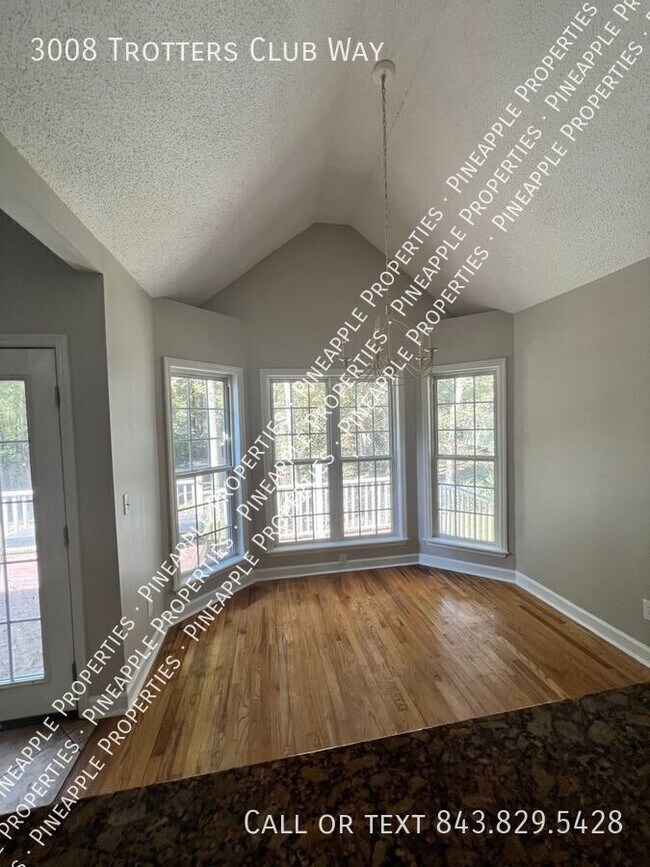 Building Photo - 3008 Trotters Club Way