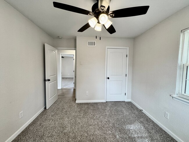 Building Photo - Fully-Renovated Ranch Home Available 03-19-26! Fenced Backyard - Pet Friendly - Washer & Dryer In...