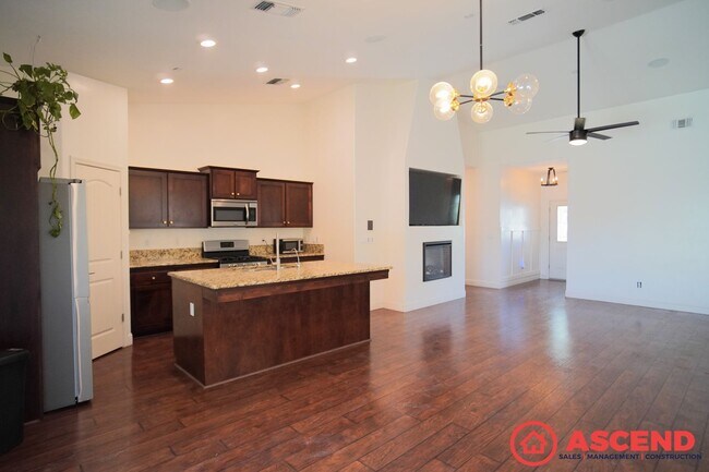 Building Photo - Phenomenal Home In Gossamer Grove!