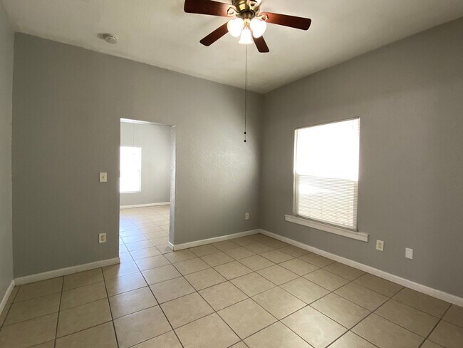 Building Photo - Studio Apartment in Downtown Stockton