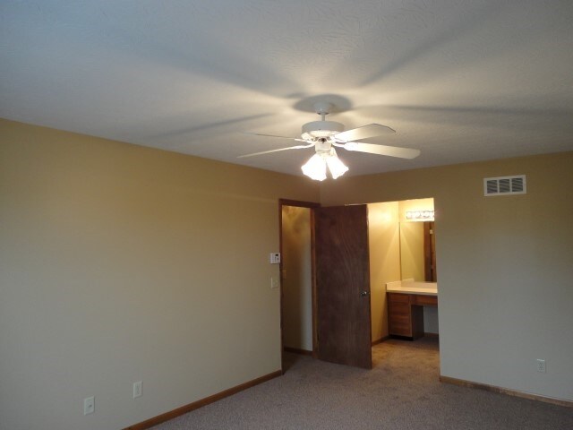 Building Photo - 4747 Circle Dr