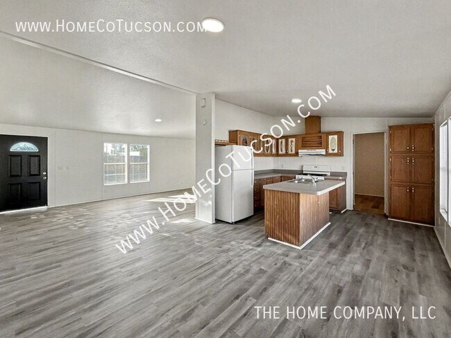 Building Photo - 5717 S Stewart Blvd