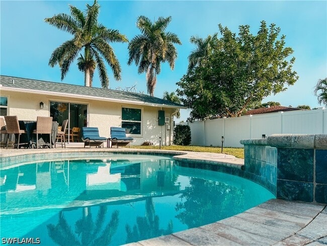 Building Photo - 2680 Longboat Dr