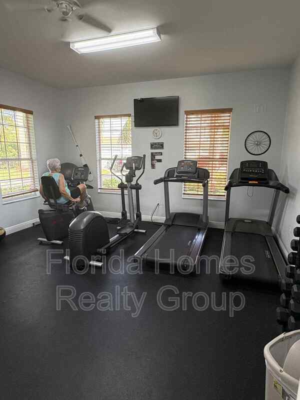 Building Photo - 3629 Pine Oak Cir