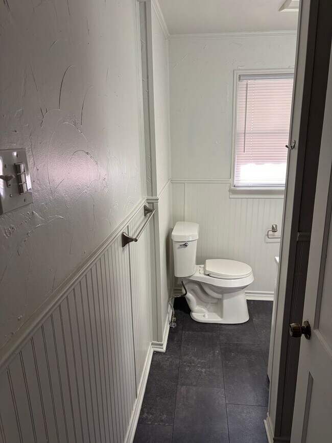 Building Photo - 3513 James Ave