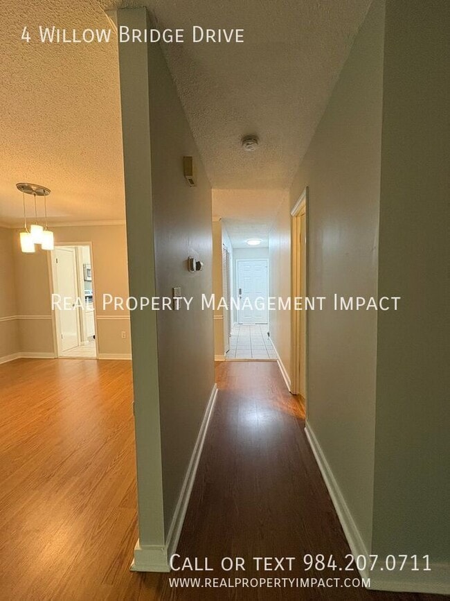 Building Photo - 4 Willow Bridge Dr