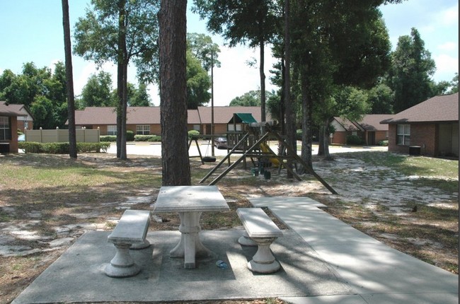 Building Photo - Greenleaf Garden Apartments