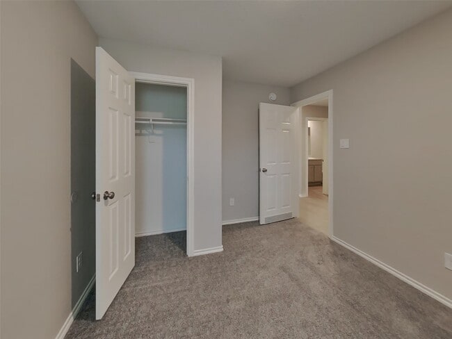 Building Photo - 11151 N Lake Mist Ln