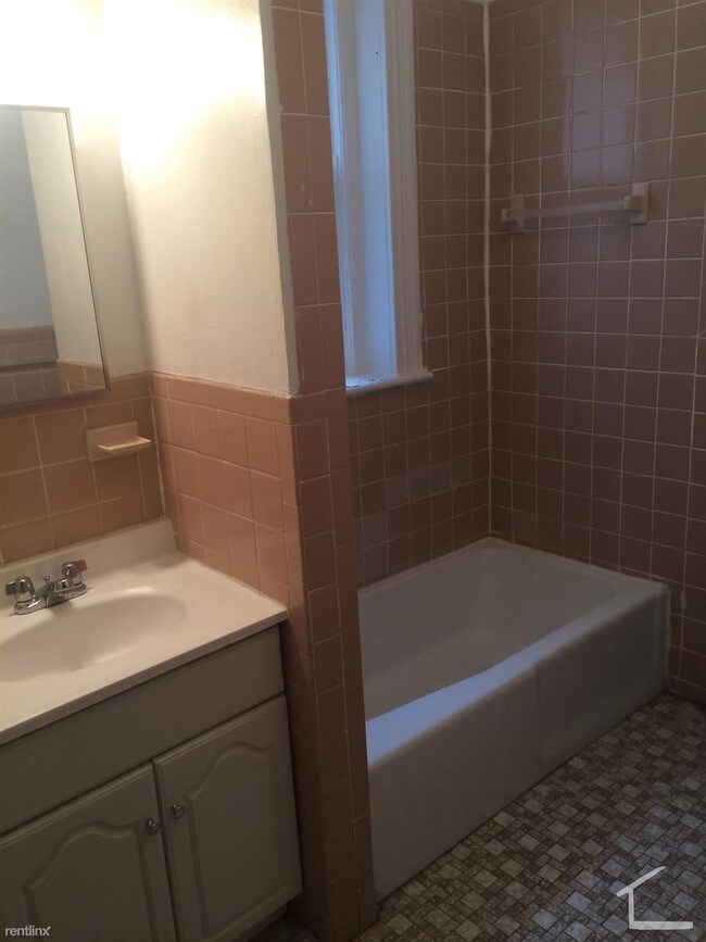 Building Photo - 120 Warren St