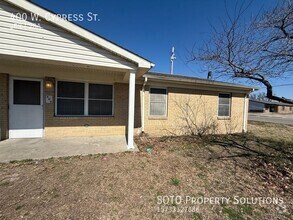 Building Photo - 2 BD / 2 BA