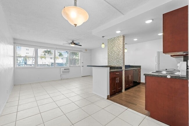 Building Photo - 625 Antioch Ave