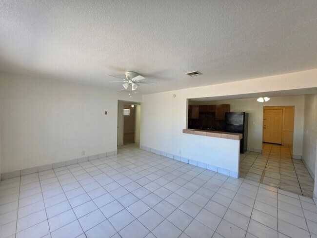 Building Photo - 331 W Carson Rd