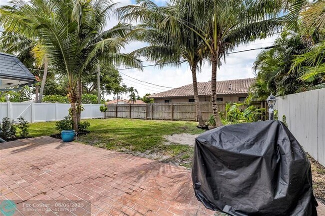 Building Photo - 1398 NW 14th Ct