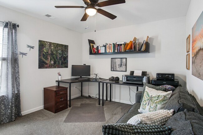 Building Photo - Glenmoor 3BR/2BA – Minutes from Downtown C...