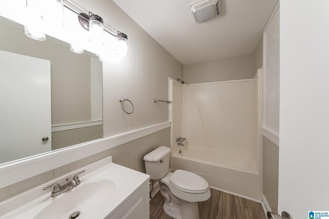 Building Photo - 2064 Edenwood Dr