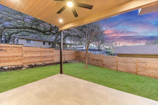 Building Photo - 2401 Trailside Dr