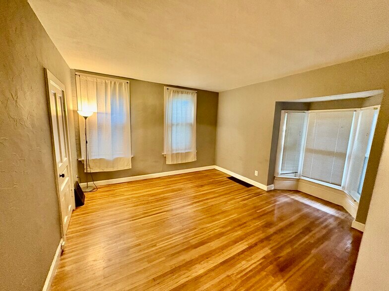 Building Photo - 168 W Forbes Ave