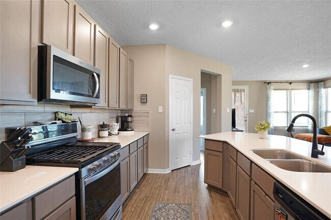 Building Photo - 2210 Thunderbolt Peak Dr