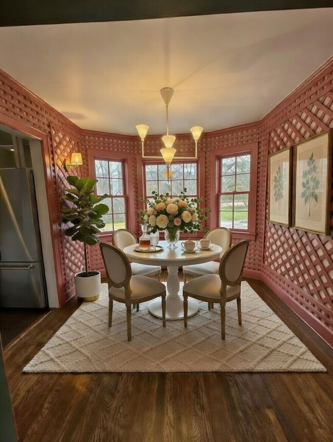 Building Photo - 2912 Woodlawn Dr