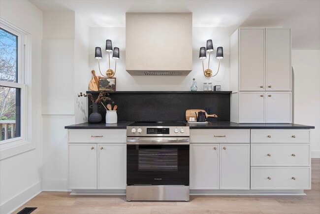 Building Photo - 603 N 5th St