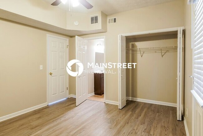 Building Photo - 4 Bedroom Pet-Friendly Home in Powder Springs, GA with Main Street Renewal