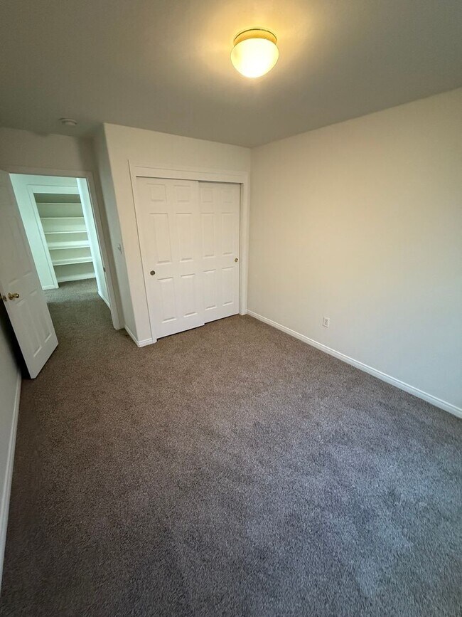 Building Photo - Spacious 4-Bedroom Home in Southwest Baker...