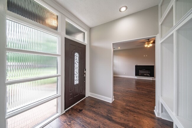 Building Photo - 4 bedroom/3 bath, 3711 sqft in Midtown!