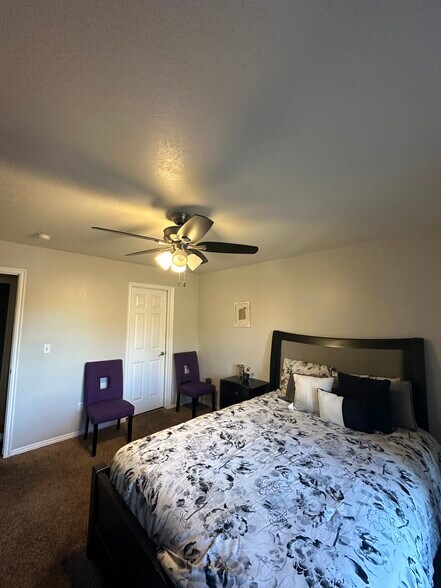 Building Photo - 687 W Jefferson Cv