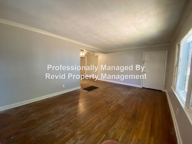 Building Photo - 328 Buntyn St