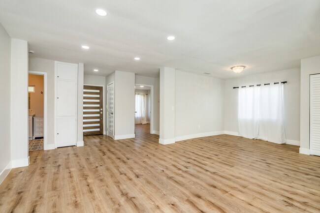 Building Photo - 6714 Amigo Ave