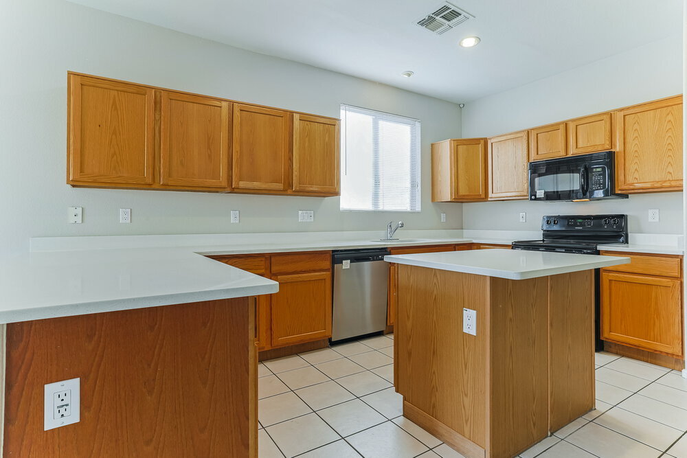 Building Photo - 514 W Redwood Dr