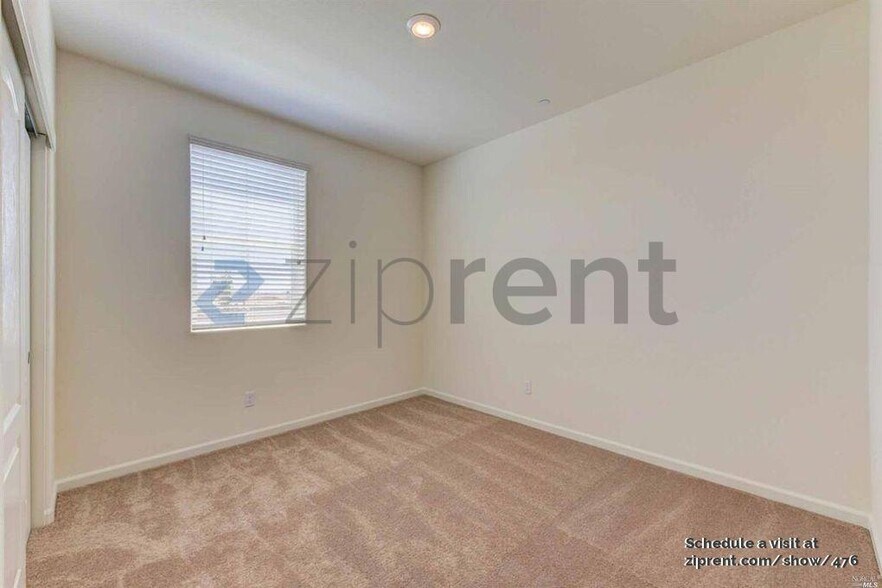 Building Photo - Unit