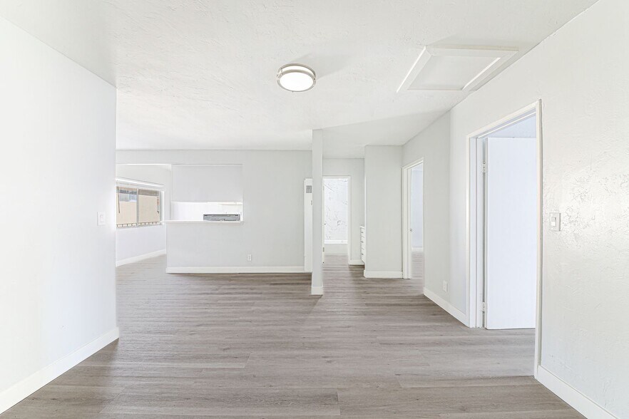 Building Photo - 811 Gardenia Ave