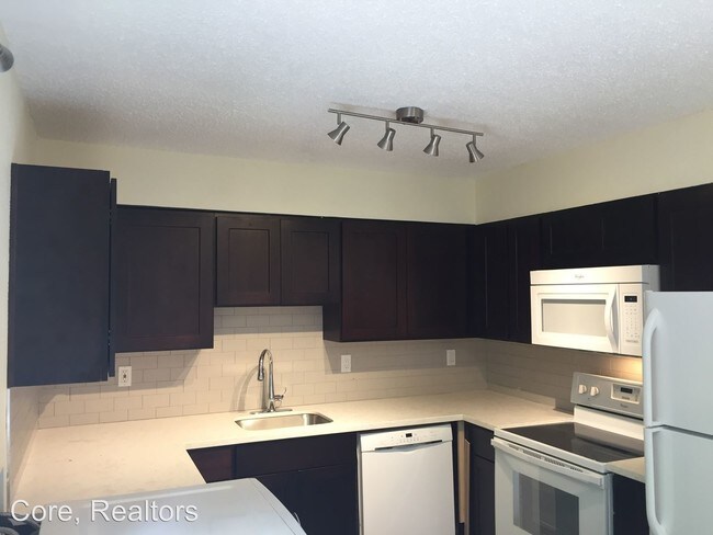 Building Photo - 8915 N Ivanhoe St