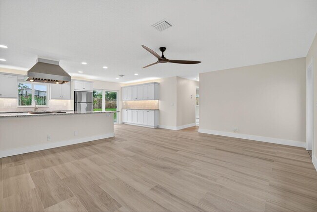 Building Photo - 8776 SE Sandy Ln