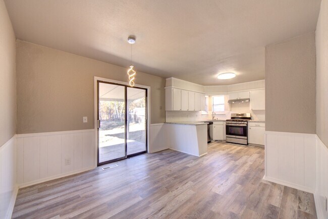 Building Photo - Available Mid January 3 Bedroom East Tulsa...