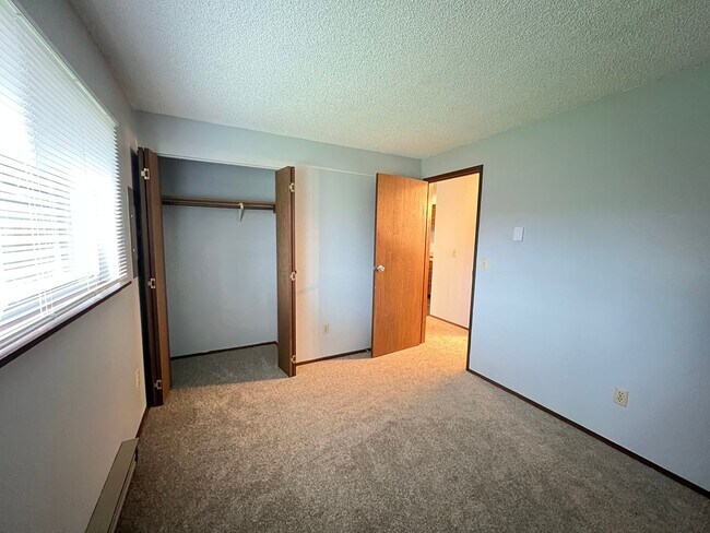 Building Photo - PENDING APPLICATIONS; New Paint & Flooring! (Water & Garbage Included)