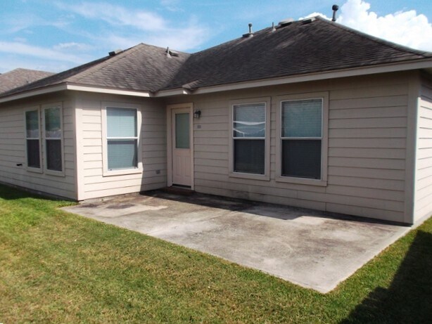 Building Photo - 9307 Lakeway View Ln
