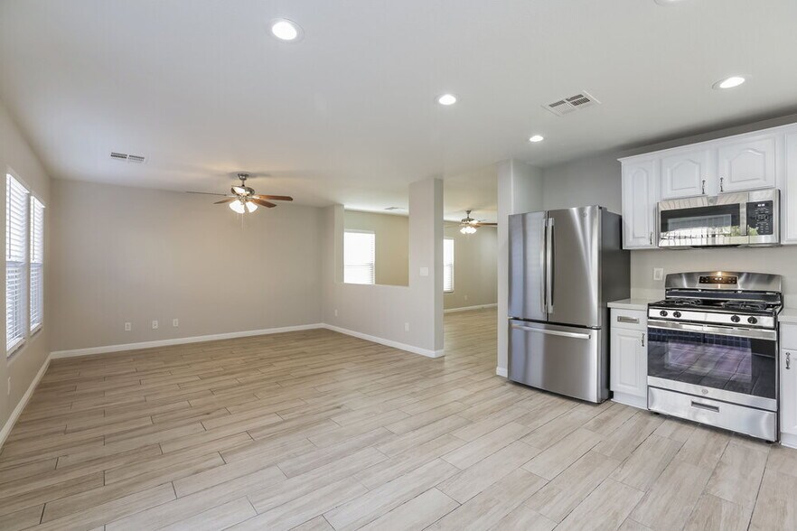 Building Photo - 6218 Lone Cypress Ct