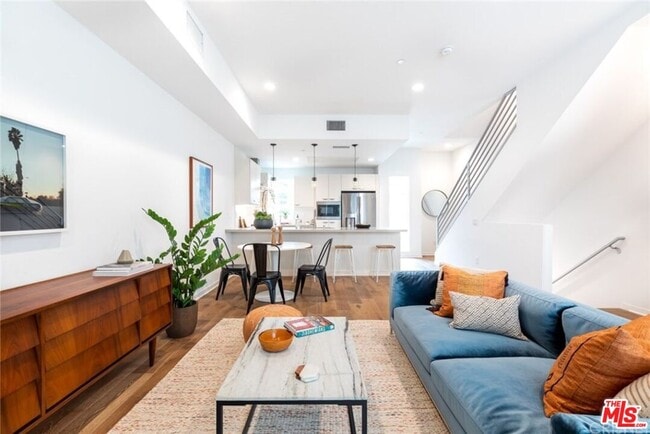 Building Photo - 4821 1/2 Craner Ave