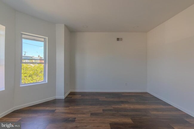 Building Photo - 5512 Locust St