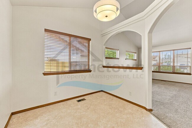 Building Photo - 7533 N Winter View Dr