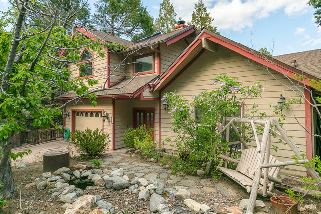 Building Photo - 817 Nadelhorn Dr