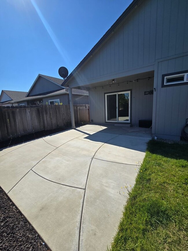 Building Photo - 3 bed 2 bath Single  Home for Rent in Gran...
