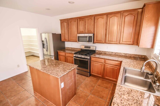 Building Photo - Southern Highlands Beauty with Expansive Loft & Designer Upgrades!