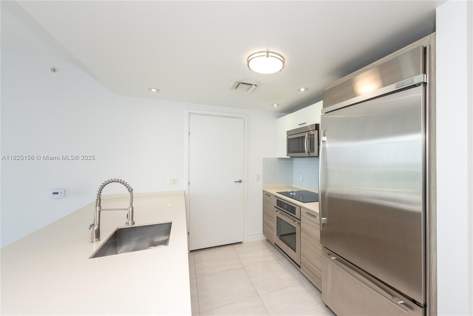 Building Photo - 475 Brickell Ave