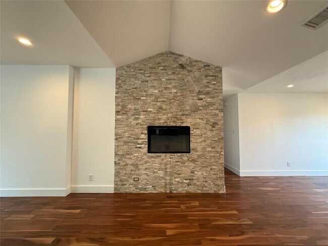 Building Photo - 5814 Gloucester Ln