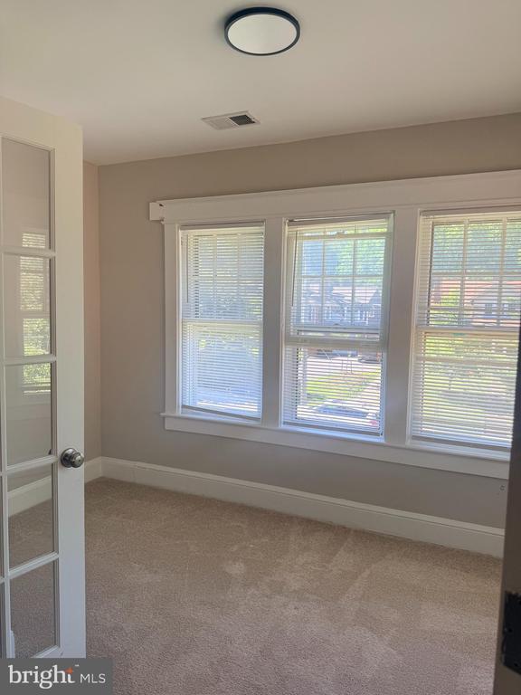 Building Photo - 7513 Carroll Ave